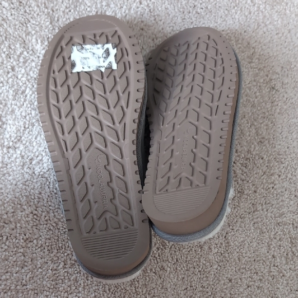 Koolaburra by UGG Gray Suede Slippers - Picture 3 of 4